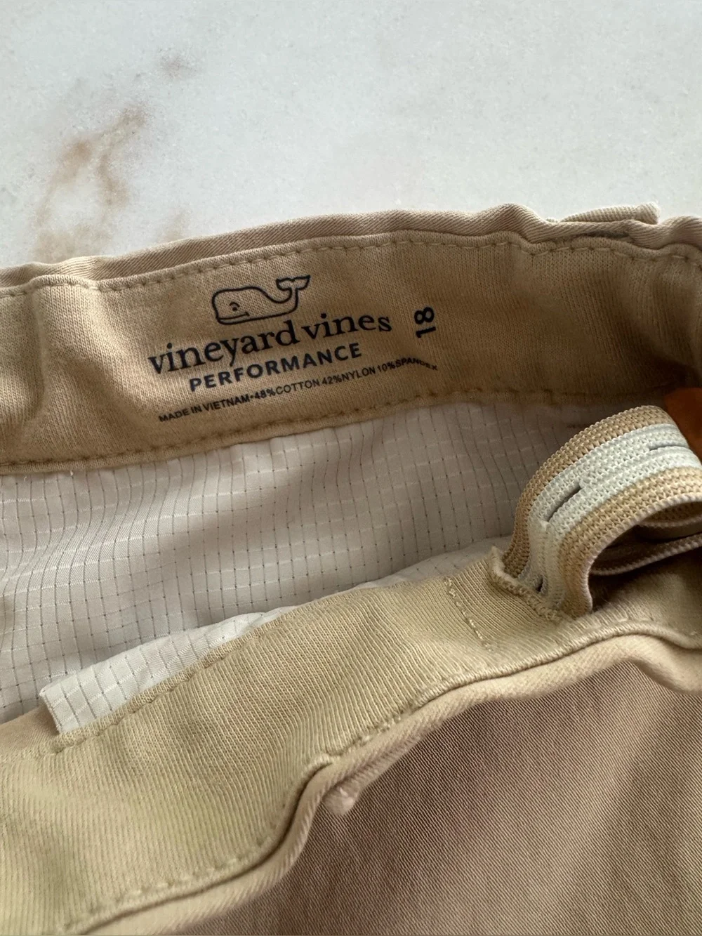 Vineyard Vines Boys’ Performance On-The-Go Pants in Khaki, Size 18 - Picture 3 of 9